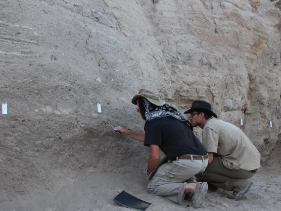 Jay Quade (left) and Jordan Abell (right) looking for optimal samples. Photo: Güneş Duru