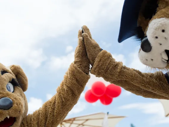 wilbur and Wilma high five